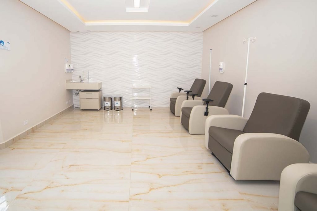 Sala de aplicação de vitaminas e minerais da Clínica Franco do Amaral, em Campinas